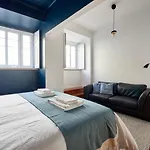 Elegant Apartment in Graça!